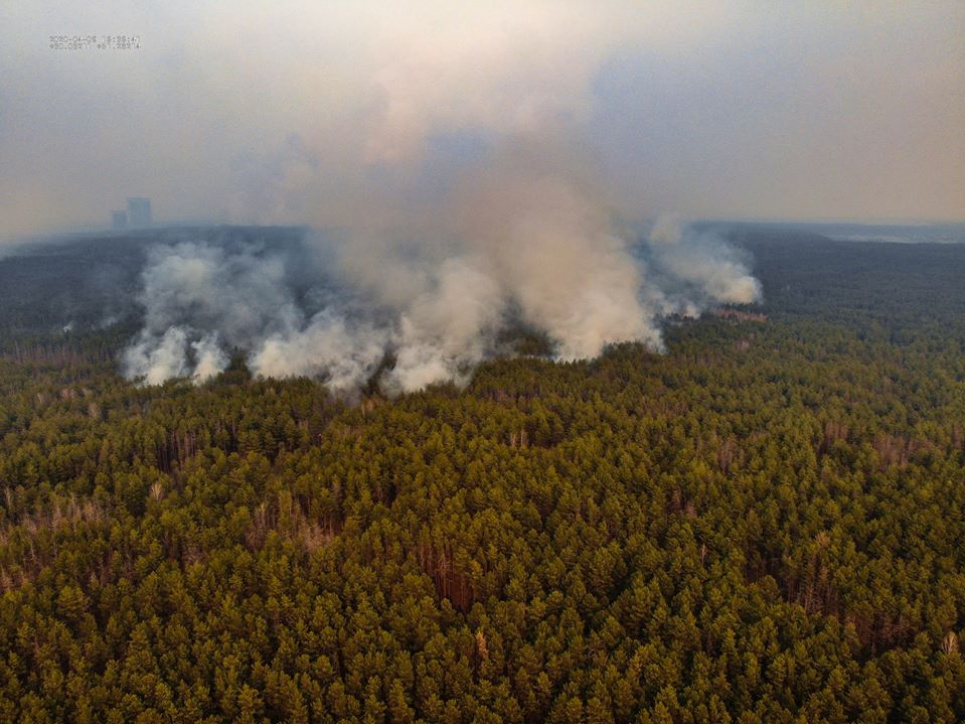 Під Чорнобилем гасять шість осередків вогню фото Олександра Сироти