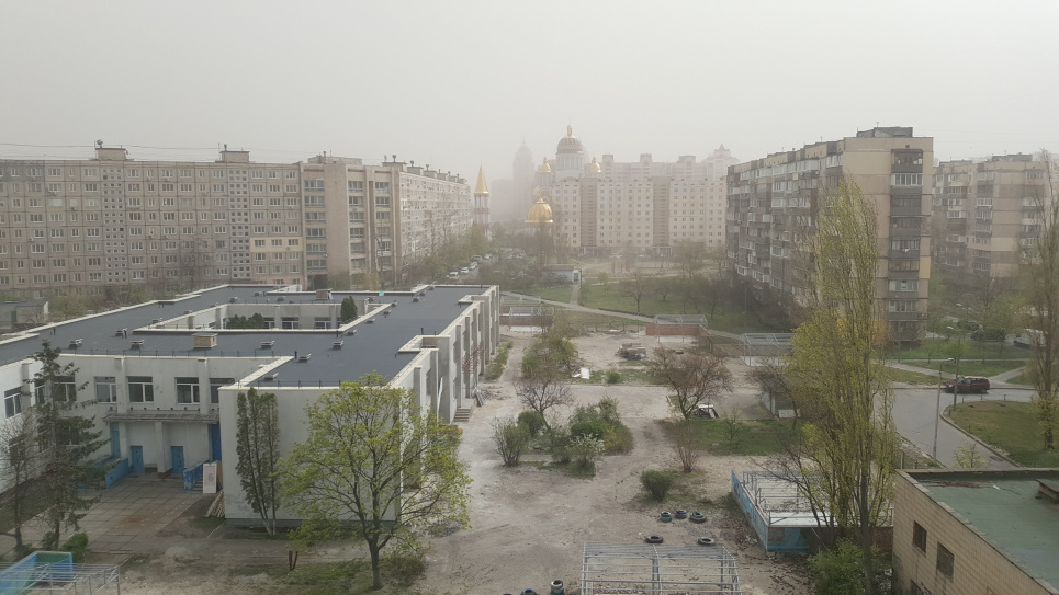 У Києві - піщана буря. Київщина в пилу, видимість на дорогах обмежена (відео) фото Володимира Тихого