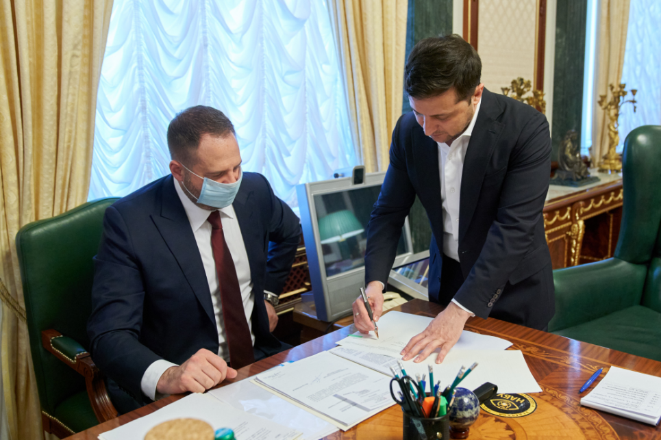 Зеленський підписав закон про відкриття ринку землі Фото: president.gov.ua