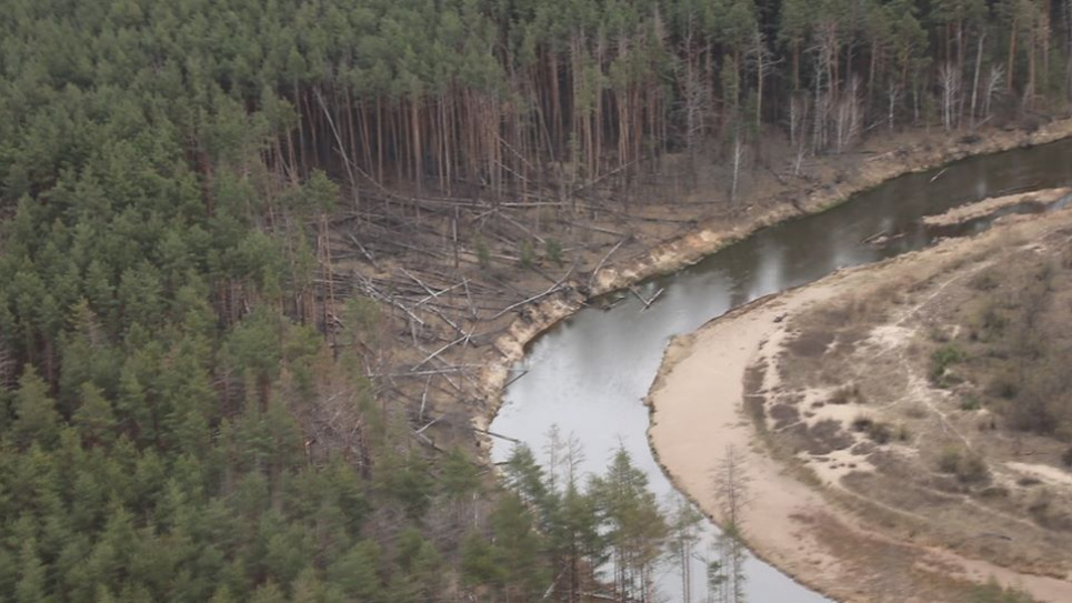 Під Чорнобилем та у Житомирській області триває гасіння осередків пожеж Фото: Facebook ДСНС
