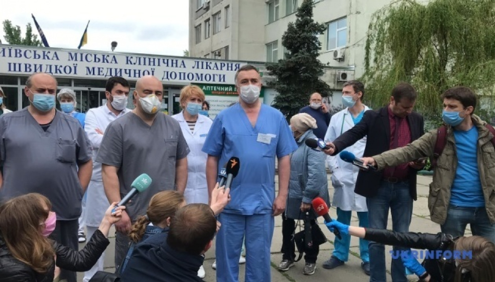 Медики столичної "швидкої" вийшли на акцію протесту Фото ukrinform.ua