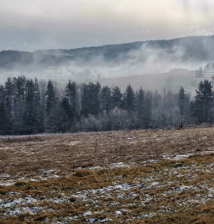Метеопопередження 7-9 квітня 2026: сильні пориви вітру та нічні морози в повітрі