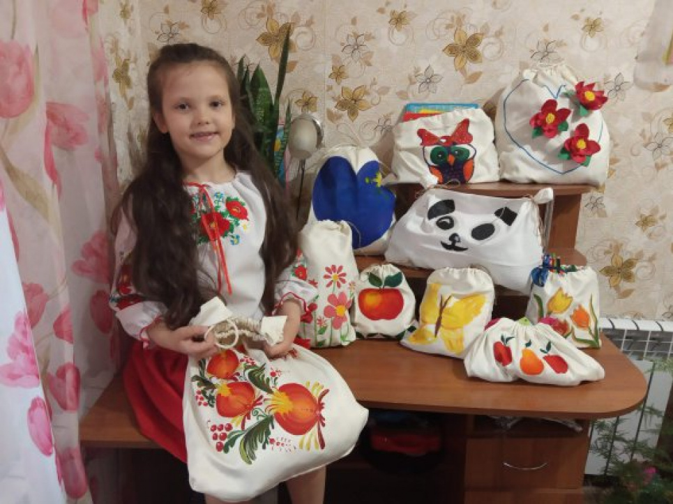 Учасники екологічного конкурсу пошили понад 18 тисяч екоторбин Фото Фейсбук School Recycling World