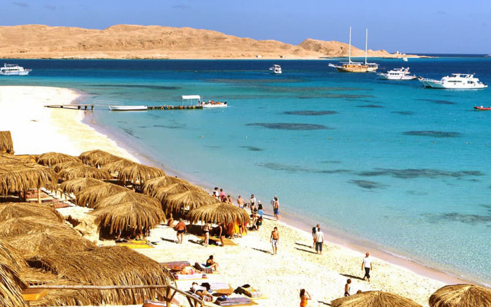 Летимо у відпустку: міністр розповів з якими країнами відновиться авіасполучення