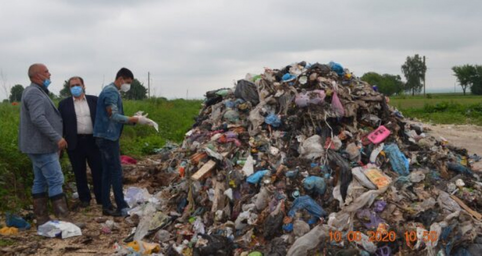 Львів знову розвозить сміття по Україні Усі фото: Рівненські новини