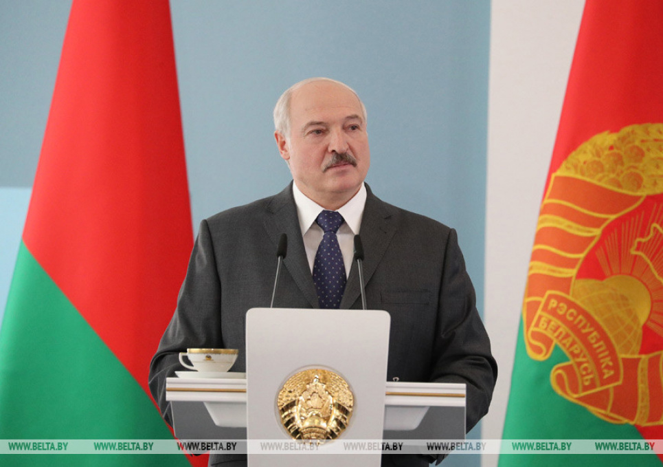 Лукашенко пихато прокоментував готовність білорусів до участі у війні та пригрозив атомними бомбами