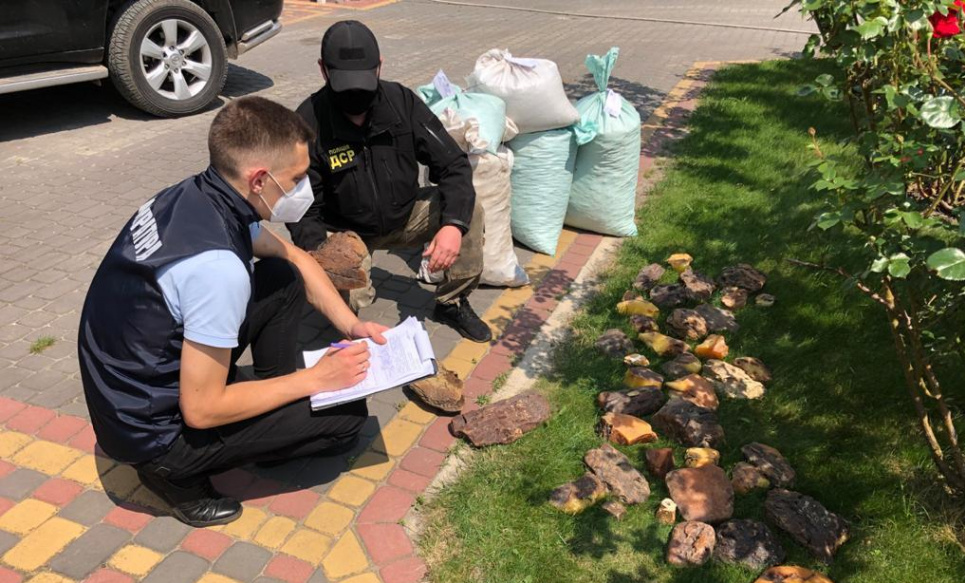 В Україні вилучена величезна партія бурштину (фото)  Тут і далі фото: Нацполіція України