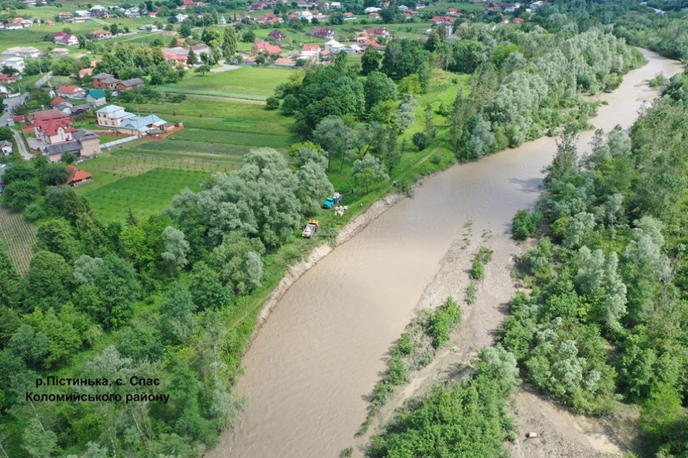 В басейні Дністра ситуація з підтопленнями залишається критичною Підйом води на р. Пістинька, фото Дністровського БУВР