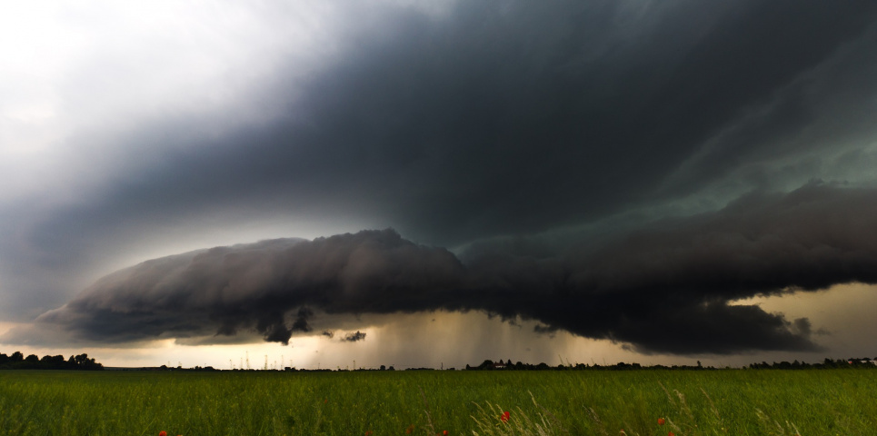 Україну чекають грози, шквали і град