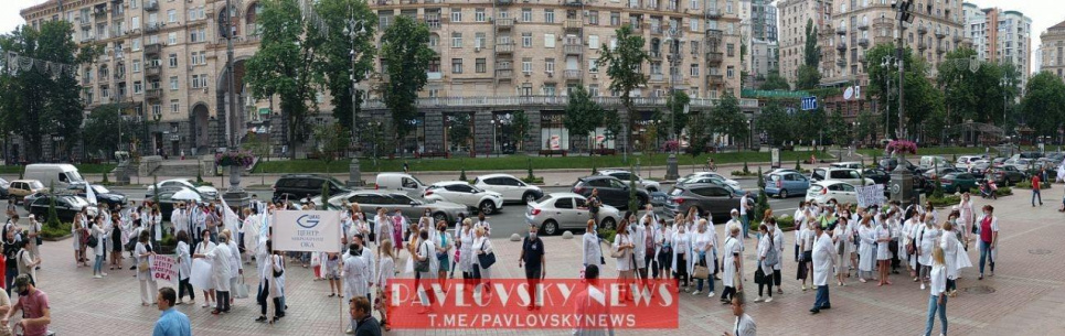 Біля столичної мерії мітингують медики