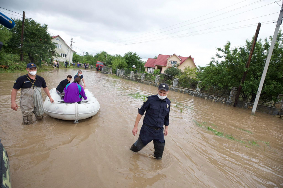 Синоптик: причин стихії на Закарпатті є декілька Фото: ДСНС України