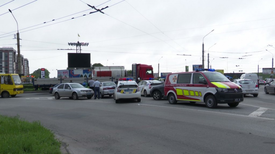 У Тернополі фермер намагався себе підпалити на рекламному щиті (відео)