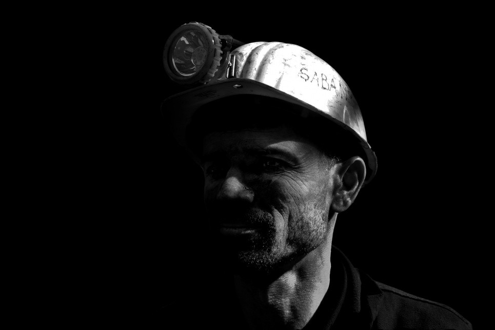 Шахтеры-уранщикы перекрыли трассу и не спускаются в шахты: видео, детали