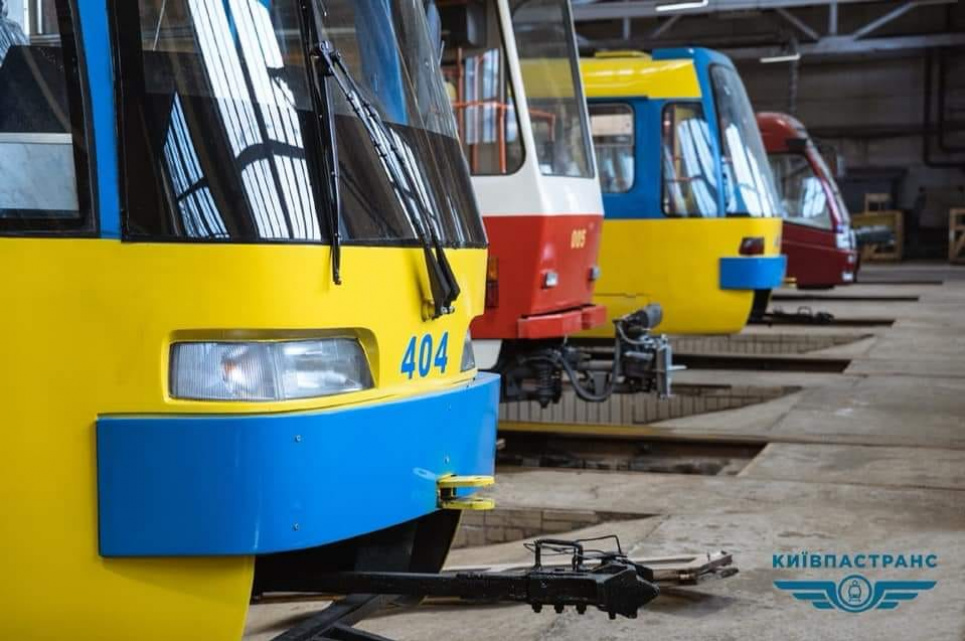 Троєщинський лайфхак, як постійно їздити, попри обмеження кількості пасажирів (відео) Фото: Дмитро Левченко