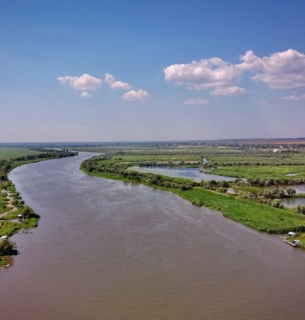 Дністер переповнений, подекуди вода піднімається до полотна дороги Одеса-Рені Фото: Дністер (uc.od.ua)
