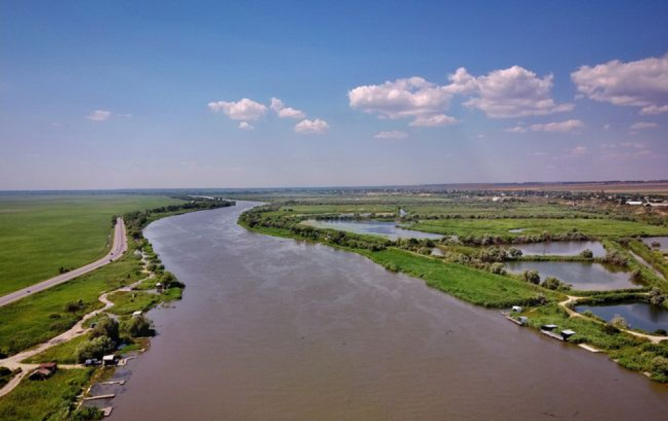 Дністер переповнений, подекуди вода піднімається до полотна дороги Одеса-Рені Фото: Дністер (uc.od.ua)