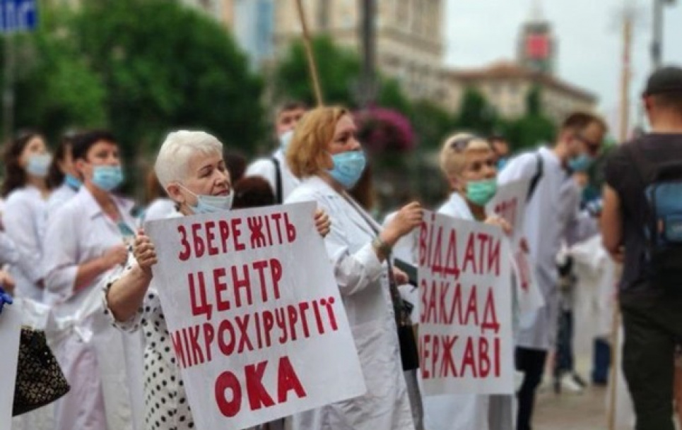 Столичні хірурги прийшли до Кличка, бо не можуть рятувати дітям зір Фото: Pavlovsky News