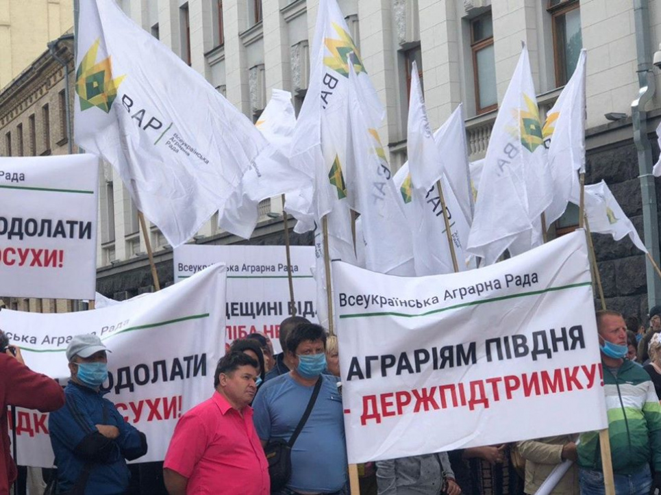 «Приезд отчаяния»: в столице продолжается протест аграриев (фото, видео) Здесь и далее фото с facebook ВАС