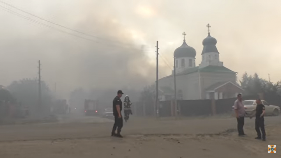Гасити пожежу на Луганщині доручили... юристу! Луганщина палає через бездіяльність влади. Стоп-кадр з відео ДСНС