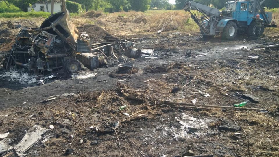 Жахлива аварія бензовоза: водій згорів, гектар землі залито пальним (фото, відео) Фото Олександра Познякова