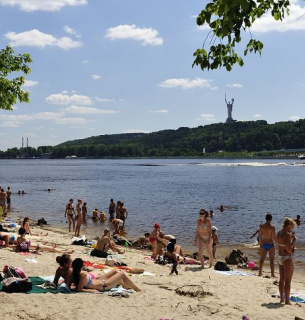 Столичні пляжі небезпечні для здоров'я через воду - Держпродспоживслужба