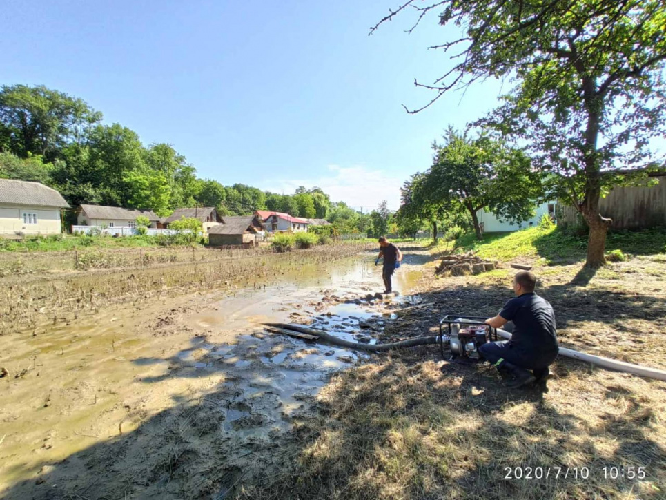 ДСНС попередила про підтоплення і паводки на Західній Україні З наслідками попередньої негоди борються досі