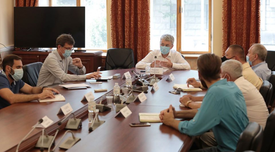 Коронавірус: Держагентство розвитку туризму пішло карантин, міністр культури чекає на ПЛР тест facebook О.Ткаченка