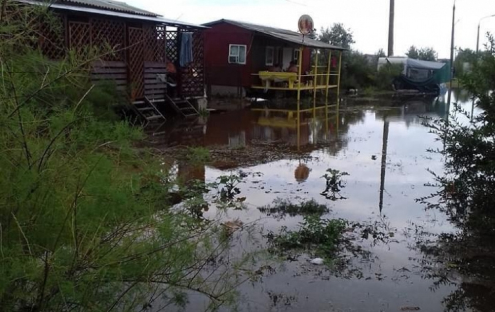 Армагеддон и Венеция: курортники идут к морю по колено в воде (фото, видео) Фото из соцсетей Елена Адоньева