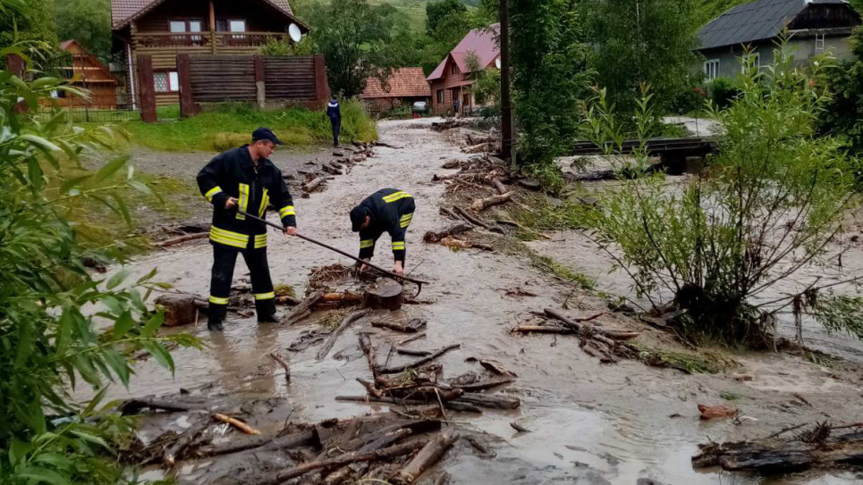 Ужгород, Івано-Франківськ та Хмельницький накрили сильні зливи (відео) Фото: ДСНС у Закарпатській області