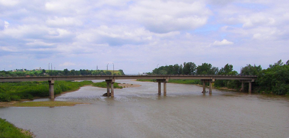 Водність Дністра підвищується: усе завдяки понаднормовим опадам Водність Дністра Підвищення рівня води Спека та Дощі