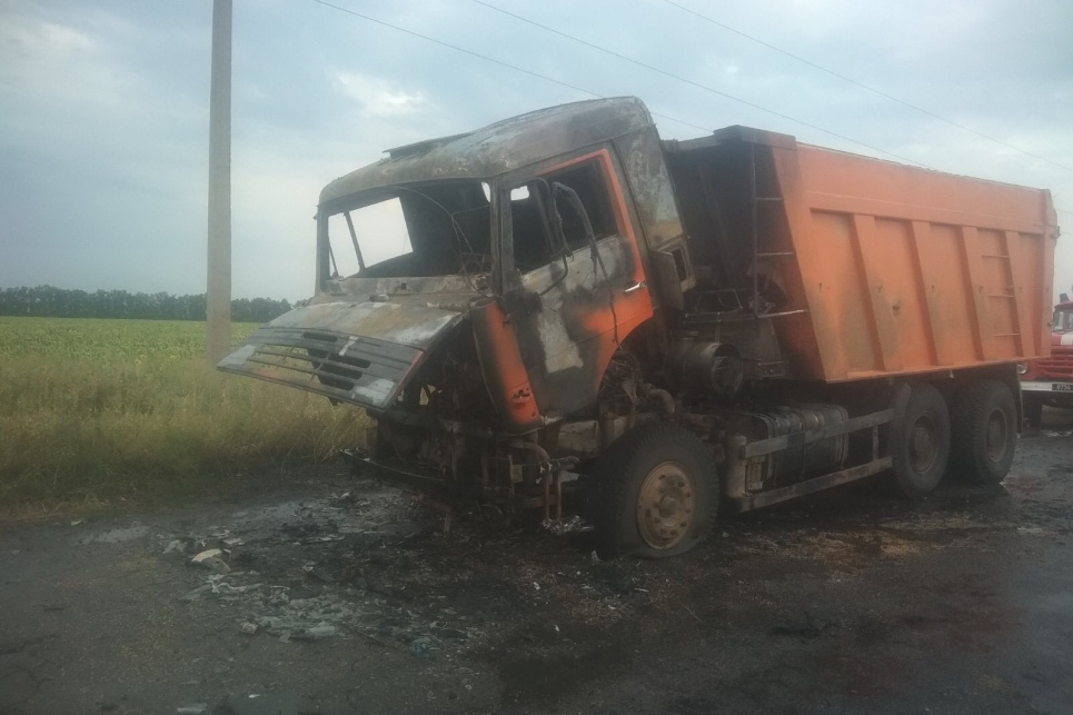 На Харківщині загорілася вантажівка з урожаєм Фото: ДСНС