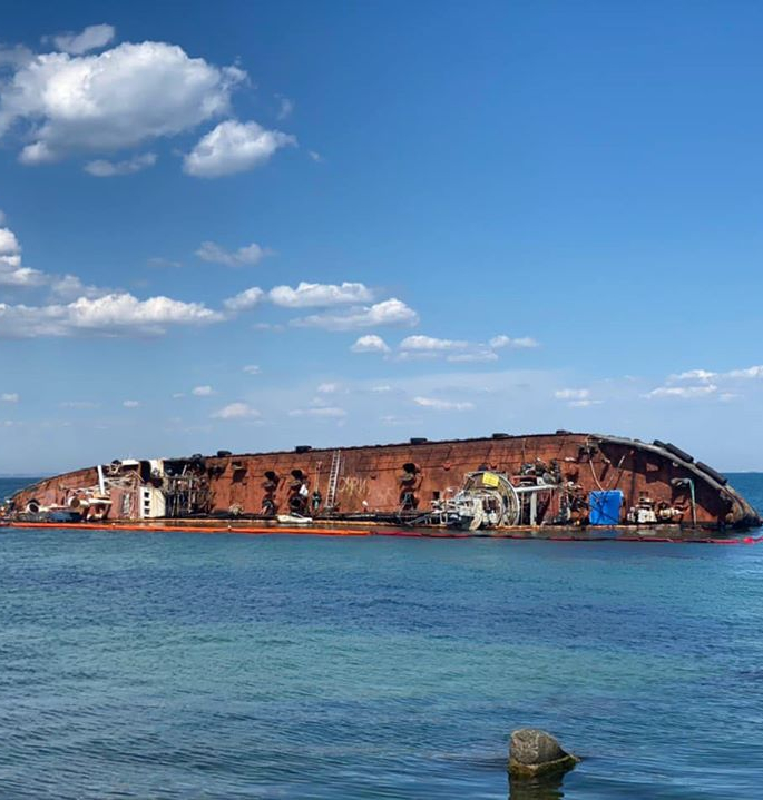Танкер Делфі мають підняти до Дня незалежності