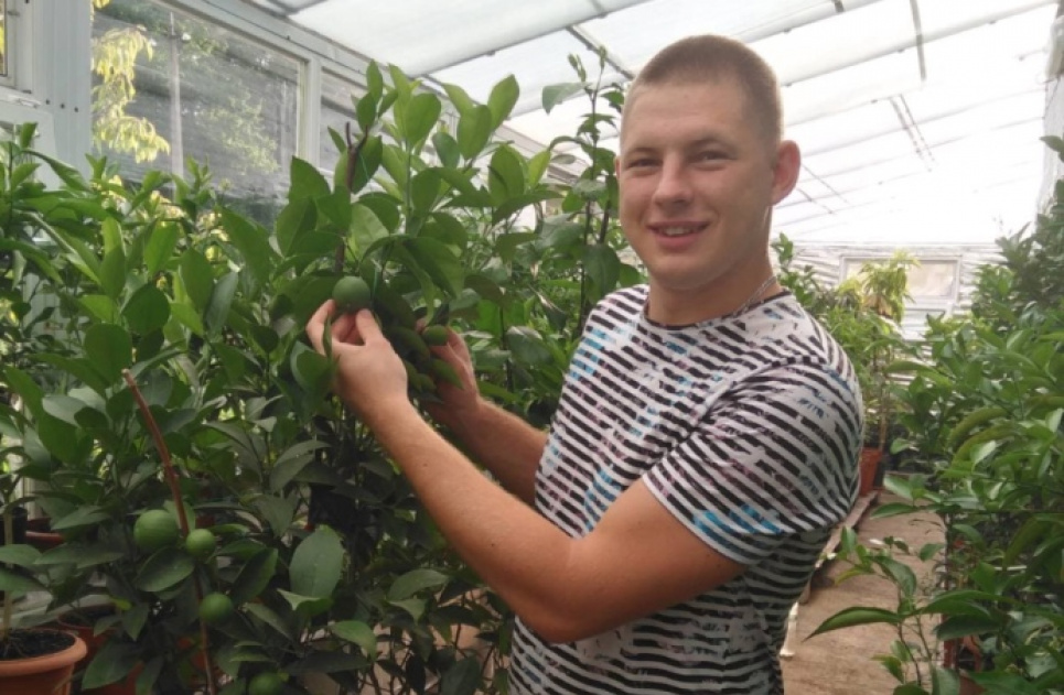 Хлопець у Сумах вирощує майже 400 видів цитрусових (фото) Фото - Владислав Пуліка