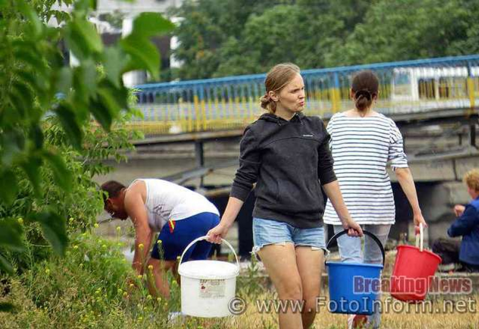 Збиратися по вихіднім для поливу дерев - новий тренд містян (відео)