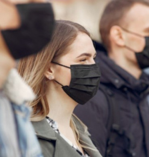 Чи є пандемія? У більшості українців немає знайомих з COVID