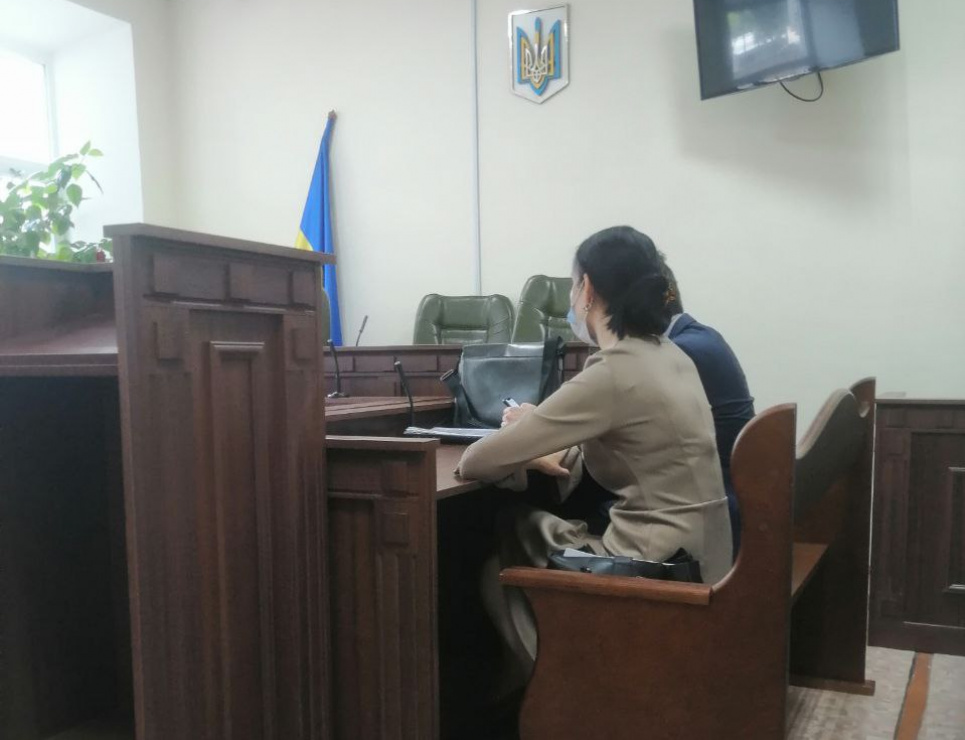 Чиновниця Міндовкілля намагається уникнути правосуддя