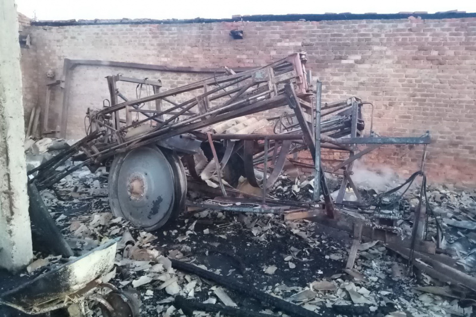 Розборки в агросекторі: фермеру спалили гараж і техніку Фото: ДСНС у Харківській області
