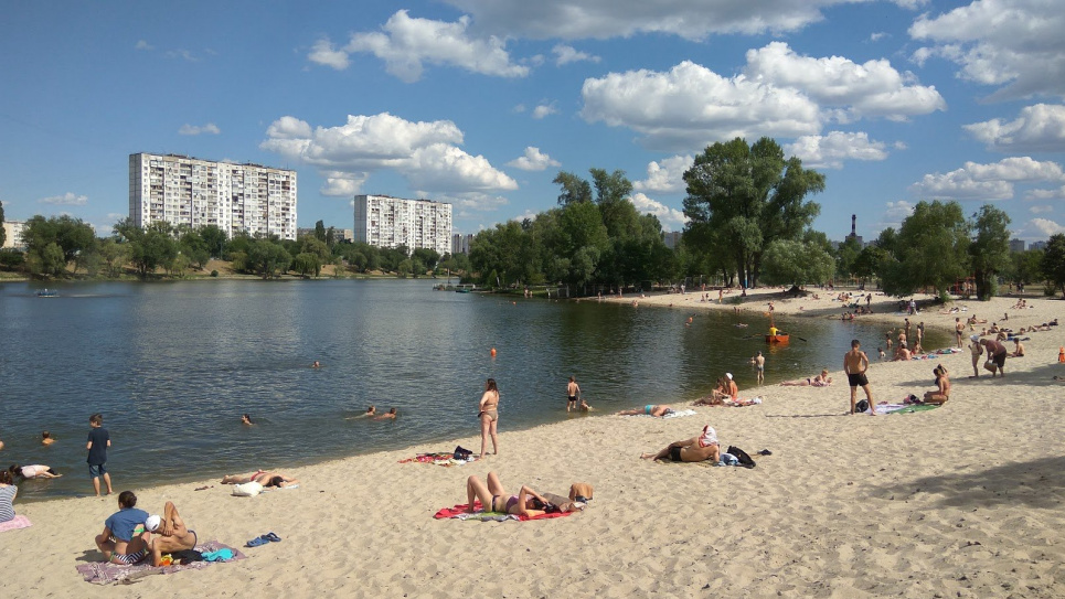На 10 київських пляжах вивісили червоні прапори: причини та деталі Фото з відкритих джерел