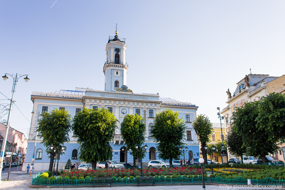 Бунтівні Чернівці відновили роботу міського транспорту