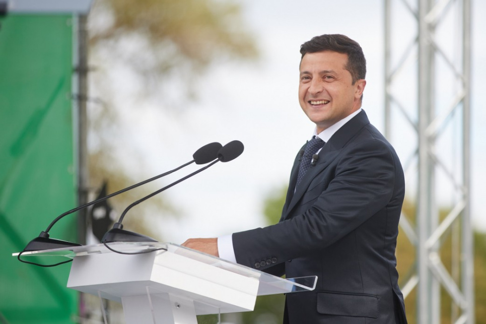 Святкувати за звичним сценарієм в Умані неможливо — Зеленський