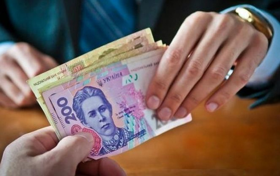 Посадовці створили "схему" на продуктах, що швидко псуються