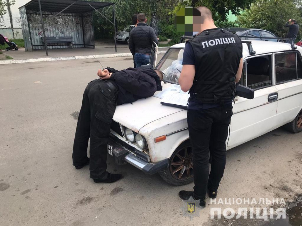 Хотів продати 21 кг. ртуті: на Київщині піймали горе-бізнесмена Фото з Facebook Нацполіції Київської області
