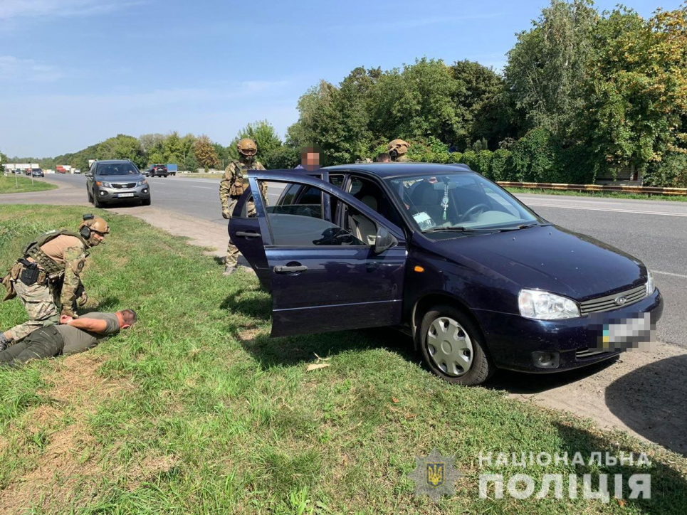 У Дніпрі впіймали банду рекетирів, які вибивали гроші з фермерів (відео, фото)