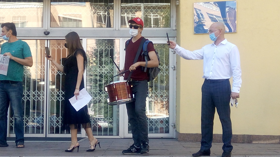 Дуділи в дудки, били в барабани: відбувся перший пікет в історії Міндовкілля (фото, відео) Фото Олега Листопада