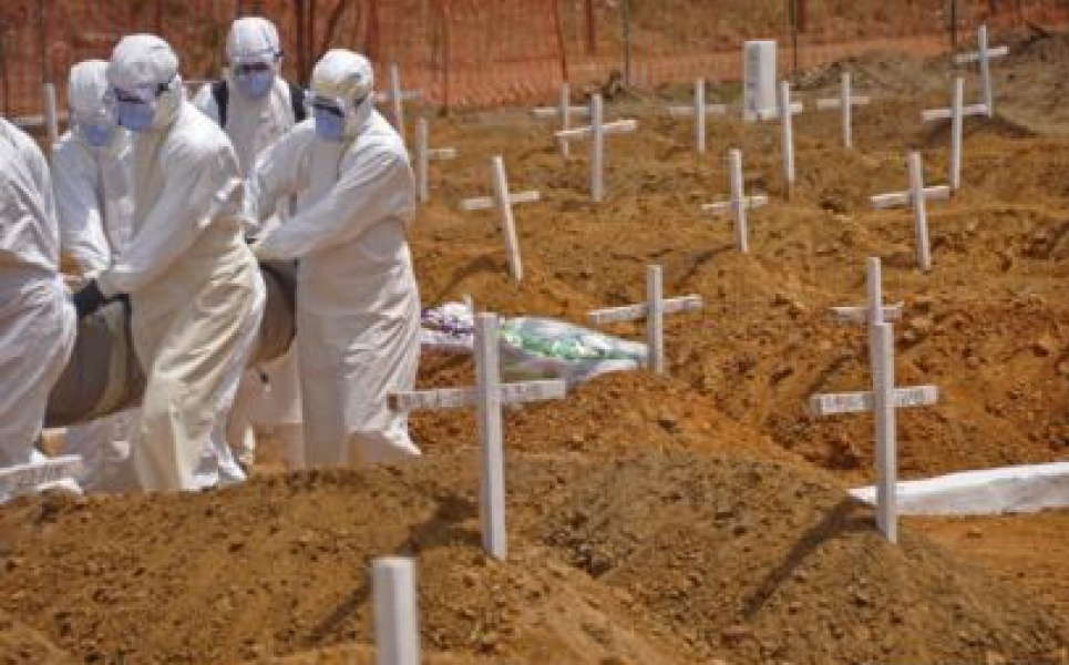 Померлих від COVIDу ховатимуть по-людськи Фото АР
