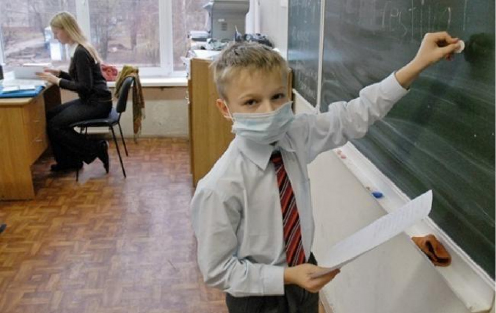 Учні з самоізоляції зможуть повернутися на заняття тільки з негативним тестом (відео)