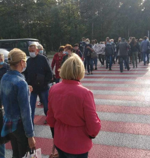 Медики перекрили трасу та вимагають сплатити борги по зарплаті (фото) Фото - Вікторії Коритко