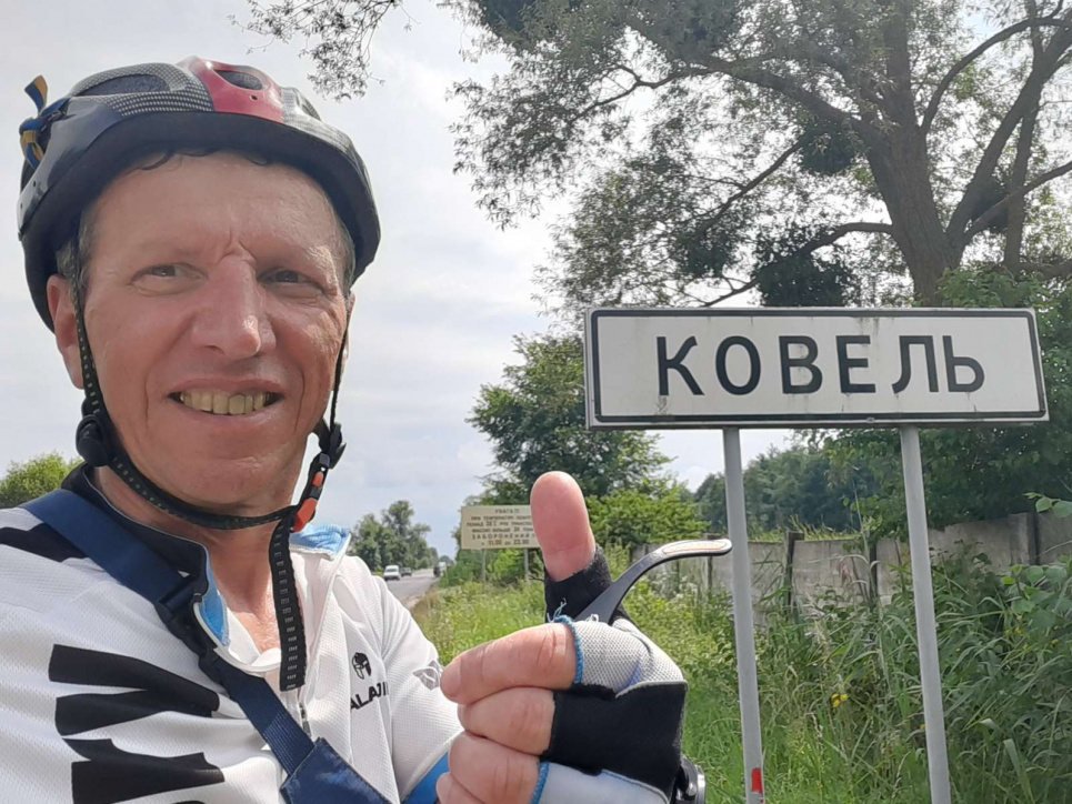 Поліссям на велосипеді: чарівні краєвиди, унікальні церкви та рої комарів