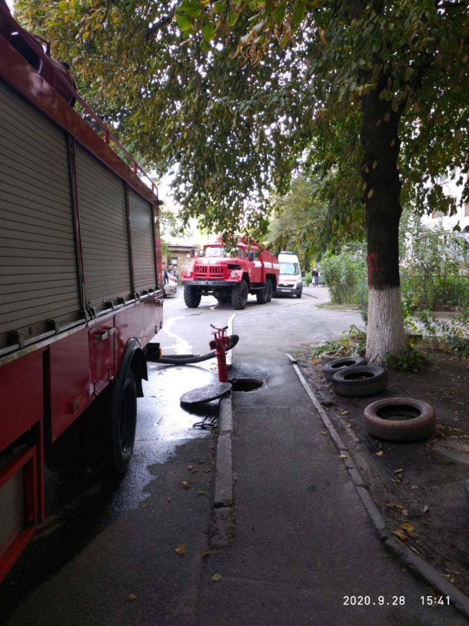 Из пожара на Троещине вынесли обгоревшего мужчину (фото)