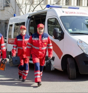 Поліція на 40 хвилин затримала швидку, яка їхала з пацієнтом на екстрену операцію (відео)